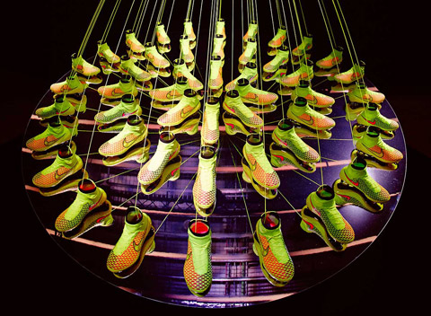 Giày sợi dệt - cuộc cách mạng chế tạo giày bóng đá hiện đại