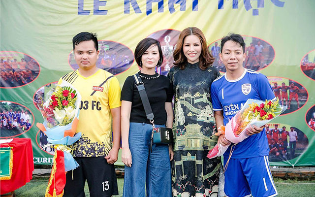Bà Bùi Thị Hà (thứ 2 từ phải qua), TGĐ Công ty “bạo chi” khi quyết định thưởng nóng 10 triệu đồng cho đội vô địch.