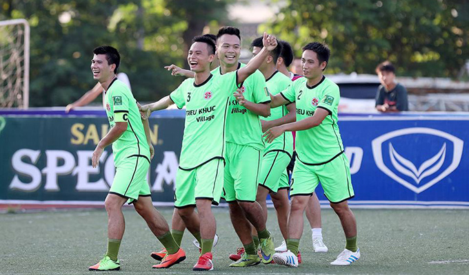 Việc Giang Nguyên Công chia tay Triều Khúc để khoác áo Mobifone ở giải hạng Nhất sắp tới được xem là một sự kiện lớn của bóng đá phong trào Hà Nội 
