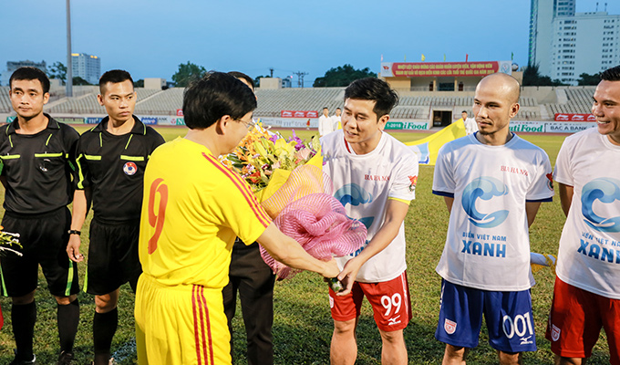 Cựu chủ tịch FC Music Hồ Hoài Anh cũng góp mặt trong trận cầu ý nghĩa ở thành Vinh 