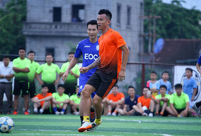 Trận đấu cũng có sự xuất hiện của cựu tuyển thủ Mai Tiến Thành. Thành 