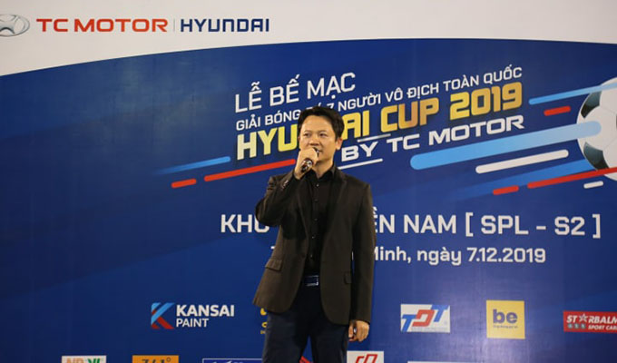 Đại diện nhà tài trợ chính Hyundai By TC Motor lên phát biểu