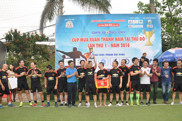 FC Nam Định 75 vô địch giải Thành Nam tại Hà Nội lần 1