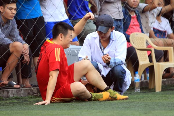 Văn Quyến chấn thương khó lòng đối đầu với FC Văn Minh