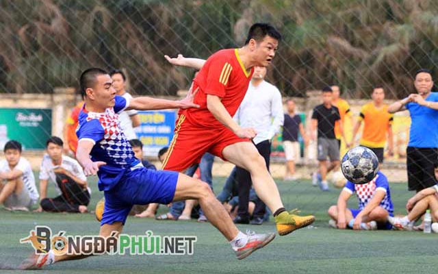 Văn Quyến lập cú đúp, dẫn đầu danh sách ghi bàn Vinh League