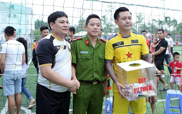 HAT của ca sỹ Tuấn Hưng thắng đội bóng của Công an quận Hà Đông 5-2