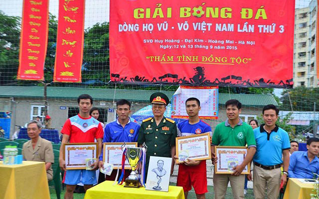 BLV Vũ Quang Huy tác nghiệp tại Giải Bóng đá họ Vũ - Võ Việt Nam lần thứ 4 - năm 2016