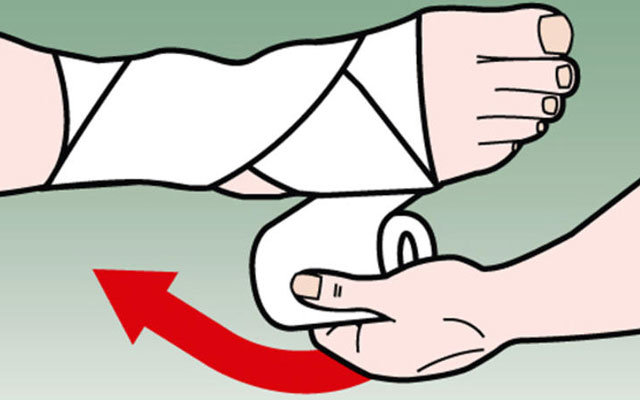 Hướng dẫn hỗ trợ bảo vệ cổ chân với 6 bước dùng băng cuốn