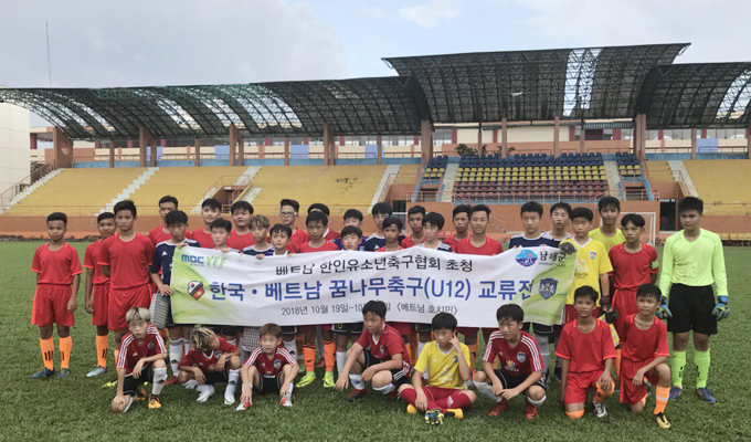 U13 Thăng Long vượt qua U12 Suwon United trong trận cầu vui vẻ