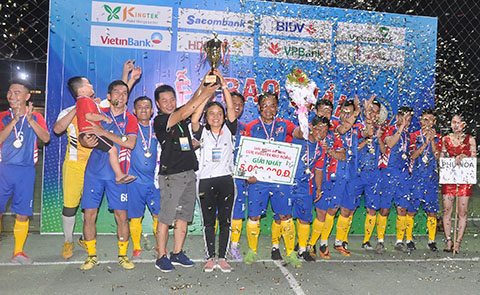 Cup Kingtek 2019: QBV futsal 2017 đá hỏng penalty, Phú Hòa FC vẫn vô địch